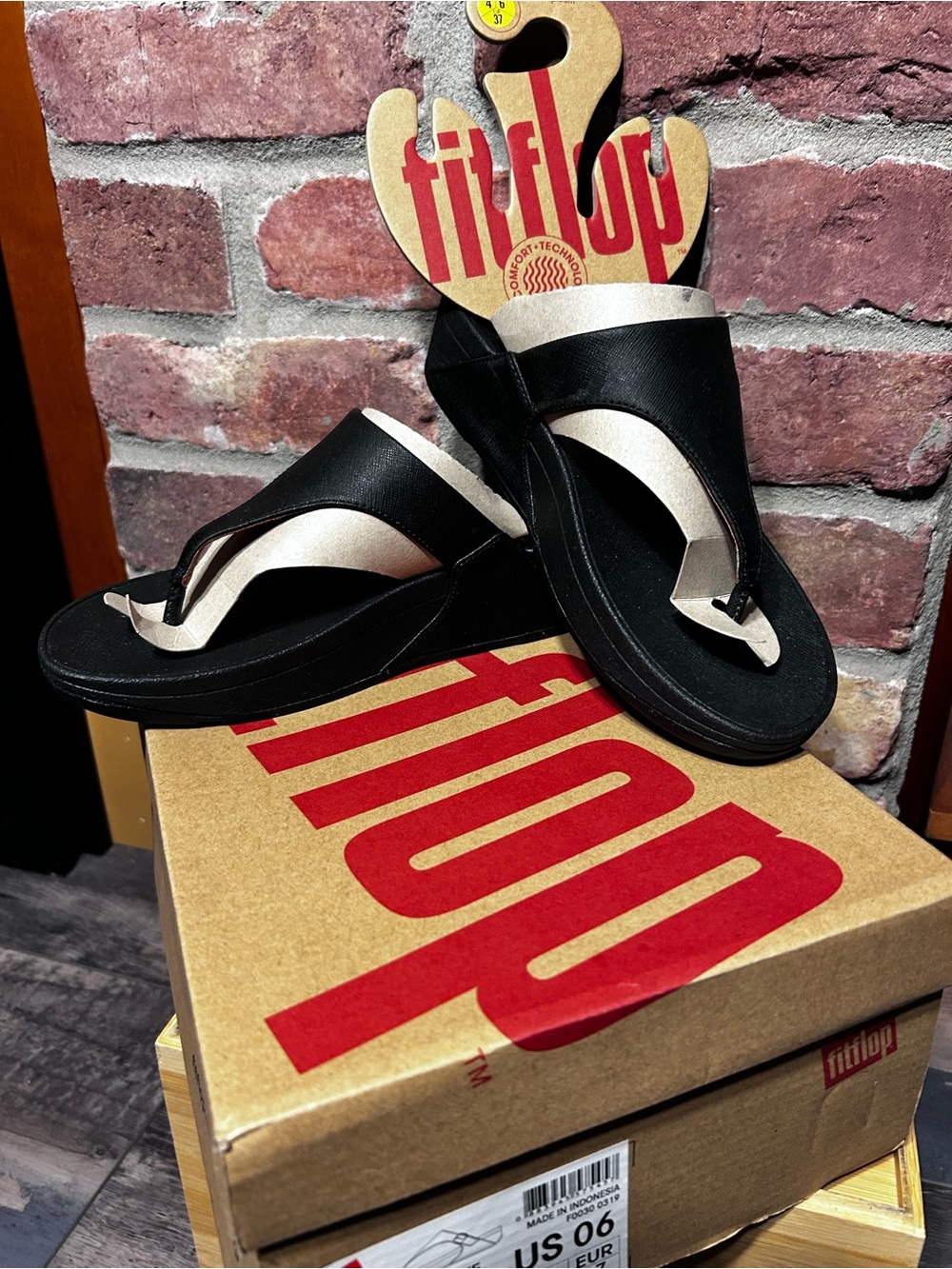 FitFlop The Skinny Deluxe toe post,black US size 6 EUR 37 NIB